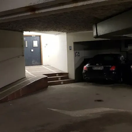 Ours Blanc Apartment